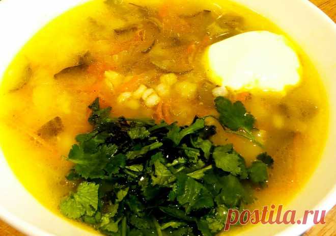 Суп из рассола
Если холода, снега, льды и торосы, нет супа лучше рассольника.
Это не мои слова – слова моего Учителя Боруха Канцеленбогена, а его словам я верю даже больше, чем своим.
Борух был ассом рассольника, его филигранным мастером и перфекционистом.