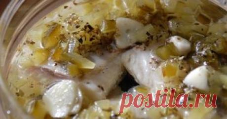 ŚLEDZIK  PO  PROWANSALSKU Bardzo lubię śledzie przyrządzone chyba pod każdą postacią i nie mam pojęcia dlaczego tak rzadko goszczą u mnie w domu. Jednak ten jest moim...