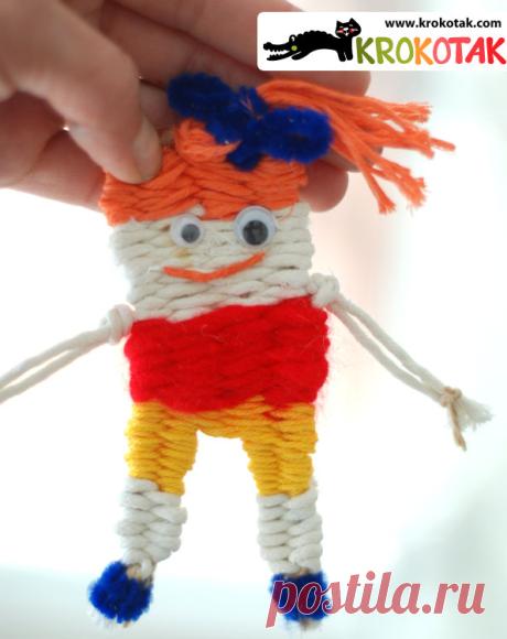 krokotak | Woven toys on a piece of cardboard paper