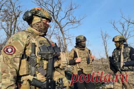 Генерал Суровикин записал видеообращение к бойцам ЧВК «Вагнер». Сергей Суровикин призвал бойцов остановиться и решить все проблемы только мирным путем под руководством верховного главнокомандующего.