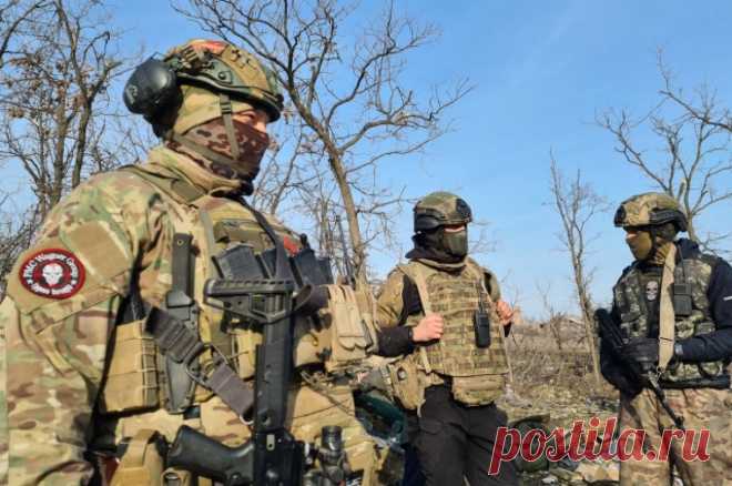 Генерал Суровикин записал видеообращение к бойцам ЧВК «Вагнер». Сергей Суровикин призвал бойцов остановиться и решить все проблемы только мирным путем под руководством верховного главнокомандующего.