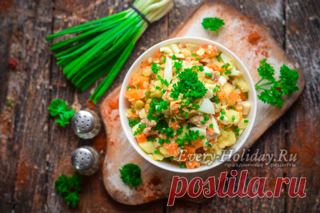Салат с печенью трески и плавленным сыром,