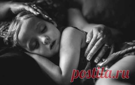 7 запретных тем и действий при общении с детьми Всегда очень важно следить за своим разговором, особенно когда разговариваешь со своими детьми.  Ваши слова надолго ими запоминаются и стереть их из памяти совсем не просто. Следите за своим разговором и старайтесь не затрагивать эти семь запретных тем в разговоре со своим ребенком.