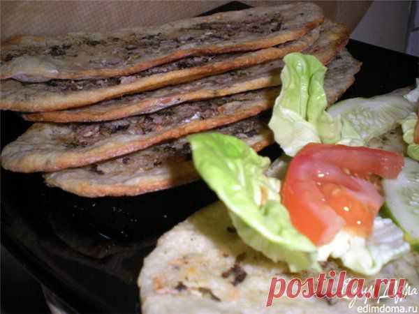 Как приготовить лепёшки с пармезаном,мятой и песто из молодого лука рецепт блюда с фото