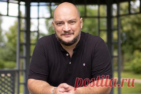 Комик сравнил решение МВД по Мирзализаде с посадками за анекдоты. Комик, актер и телеведущий Роман Юнусов заметил, что признание нежелательным нахождения стендап-комика Идрака Мирзализаде на территории России пугает, поскольку вызывает ассоциации с посадками за анекдоты во времена Советского союза. По его словам, произошедшее настолько грустно, что даже смешно.