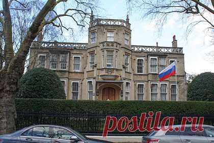 Посольство России назвало смехотворными доказательства в деле Скрипалей. Посольство России в Лондоне отреагировало на заявление британской полиции о том, что к отравлению бывшего офицера ГРУ Сергея Скрипаля и его дочери Юлии причастен генерал ГРУ Денис Сергеев. Доказательства Скотланд-Ярда назвали смехотворными. Российский дипломат выразил «категорическое неприятие» подхода полиции.