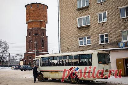 Заснувшего в автобусе российского ребенка высадили вечером в промзоне. В Кирове водитель поздно вечером высадил заснувшего в автобусе ребенка в промзоне. 11-летний мальчик заснул в автобусе после тренировки. Кондуктор не заметил ребенка на конечной остановке, из-за чего мальчика пришлось высадить на улице, где нет людей, после прибытия в автопарк. Областная прокуратура начала проверку.