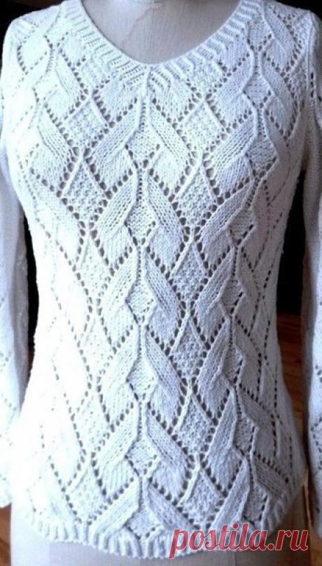 Белый джемпер ажурным узором
