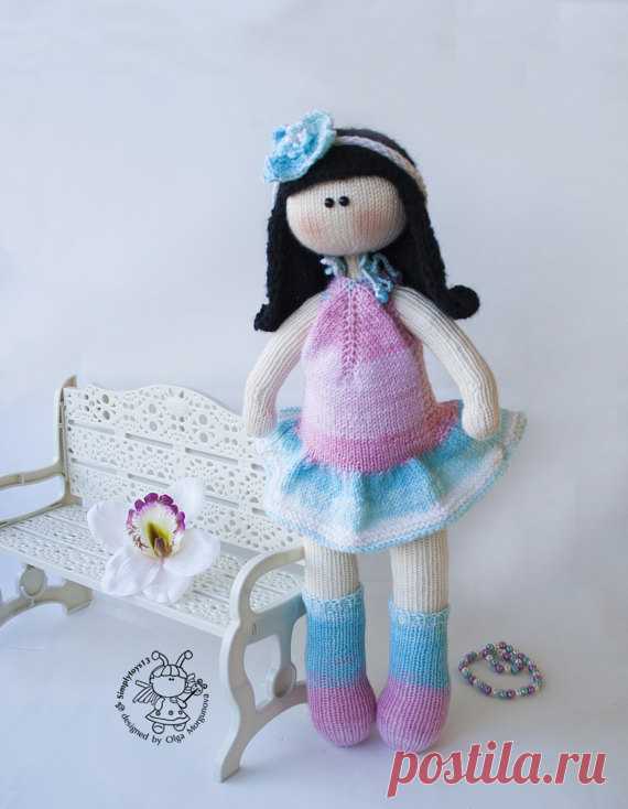 Flower Doll knitting pattern knitted round .Doll by simplytoys13