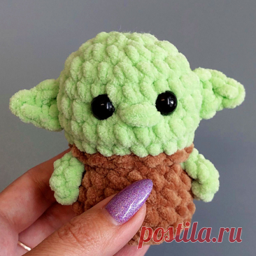 PDF Йода крючком. FREE crochet pattern; Аmigurumi toy patterns. Амигуруми схемы и описания на русском. Вязаные игрушки и поделки своими руками #amimore - плюшевый йода, маленький бейби йода из плюшевой пряжи, yoda baby, Star Wars, Звёздные войны.