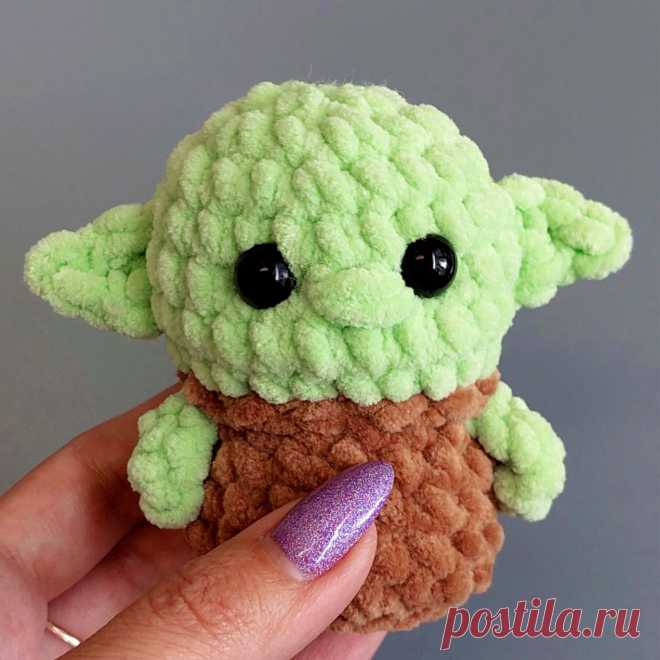 PDF Йода крючком. FREE crochet pattern; Аmigurumi toy patterns. Амигуруми схемы и описания на русском. Вязаные игрушки и поделки своими руками #amimore - плюшевый йода, маленький бейби йода из плюшевой пряжи, yoda baby, Star Wars, Звёздные войны.