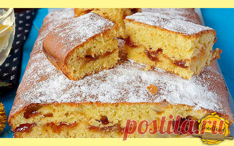 Воздушный и безумно вкусный пирог на скорую руку: 

С тестом, напоминающим бисквит, не возникает никаких хлопот, а для начинки в закромах всегда найдется баночка густого варенья или джема: что еще нужно для успешного кулинарного предприятия?!
Пирог с вареньем на скорую руку

 Состав:
 3 яйца 
 200 мл молока 
 90 мл растительного масла 
 400 г муки 
200 г сахара 
1,5–2 ч.л. разрыхлителя 
0,5 ч. л. соли 
1–1,5 ст. густого варенья или джем

1. Охлажденные яйца посоли и взбива...