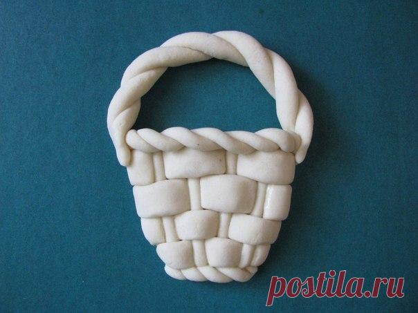 Корзинка с грибочками из соленого теста