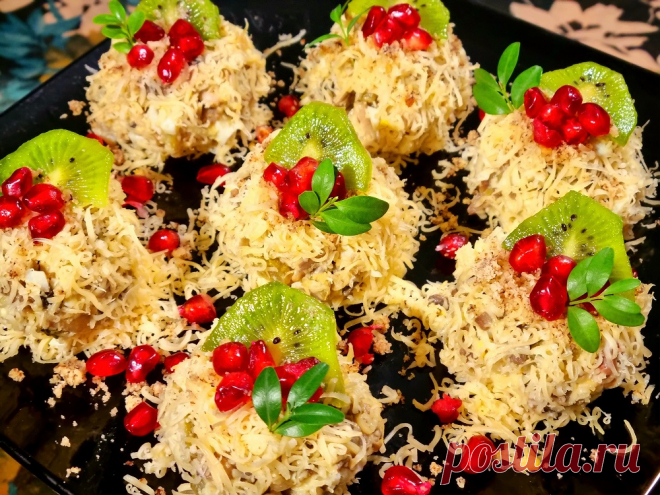 САЛАТ на ПРАЗДНИЧНЫЙ СТОЛ. Порционный, до чего же он ВКУСНЫЙ!
Ссылка на видео:
https://youtu.be/Zq35wg7iDq8
Салат получился невероятно вкусный и оригинальный. Сохраняйте рецепт и попробуйте приготовить на свой Праздничный стол!