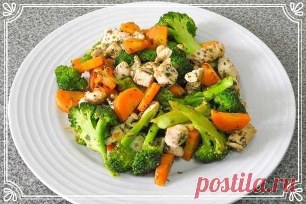 Тушеная куриная грудка с брокколи и морковью (рецепт на скорую руку) 

Полезное и яркое блюдо, приготовленное с минимальным количеством жира. 

Ингредиенты: 
Показать полностью…