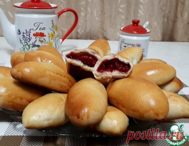 Пирожки с яблоками и вишней – кулинарный рецепт