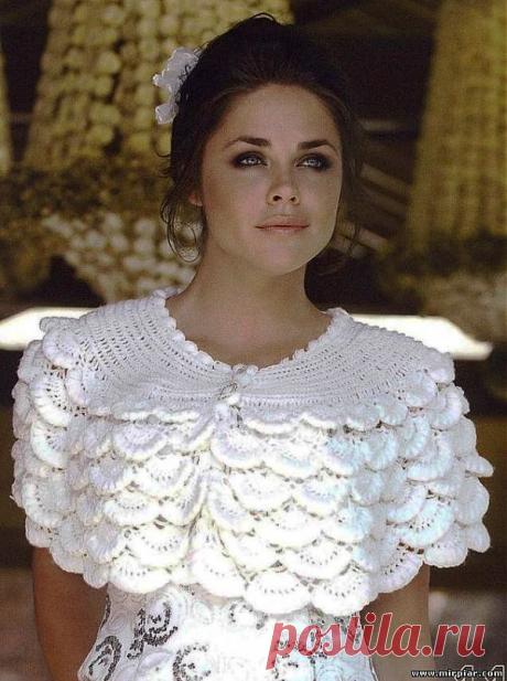 Накидка *Афродита* связанная крючком.