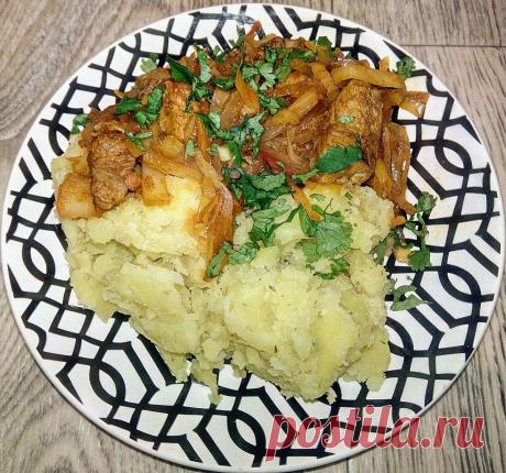 Реверанс восточно-европейской кухне. Тушёная капуста со свининой. Без томата. | высокая(НЕТ)кухня | Яндекс Дзен