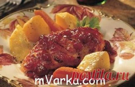 Куриное филе в мультиварке под клюквенно-сырным соусом