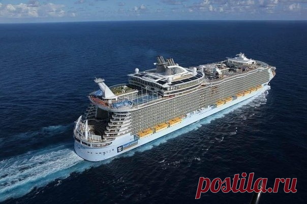 Самый большой в мире круизный корабль под названием Очарование Морей