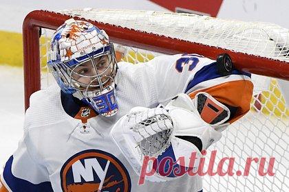 Российского голкипера признали первой звездой дня в НХЛ. Российского голкипера «Нью-Йорк Айлендерс» Илью Сорокина признали первой звездой игрового дня в НХЛ. Во встрече против «Нью-Йорк Рейнджерс» он оформил шатаут, отразив 41 бросок. Сорокин впервые в этом сезоне провел матч, не пропустив ни одной шайбы. Всего на счету голкипера 11 шатаутов за карьеру в лиге.