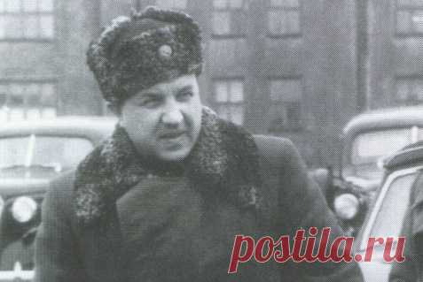 Личность комиссара государственной безопасности 2-го ранга, генерал-полковника Виктора Абакумова окружена загадками. Одни считают его прекрасным мужественным человеком, героем войны. Другие – одним из самых жестоких и беспощадных борцов с «врагами народа». Хотя, возможно, одно другому и не мешало.