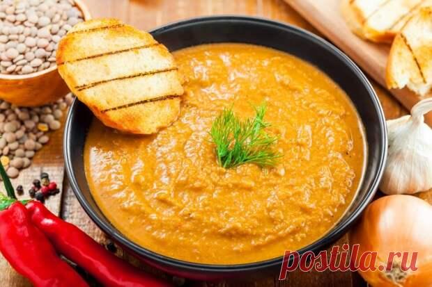 15 чечевичных супов-пюре, которые точно стоит приготовить - Будет вкусно - 6 сентября - 43614252949 - Медиаплатформа МирТесен Фото: Maxim Khytra, AdobeStock Овощные супы хороши всем, кроме одного – они не слишком сытные. Но если тебе нужен вариант поосновательнее, тогда советуем обратить внимание на супы-пюре из чечевицы. Рассказываем 15 лучших рецептов! 1. Чечевичный суп-пюре с томатной пастой Фото: bye-bye-calories.ru - 6 сентября - 43614252949 - Медиаплатформа МирТесен