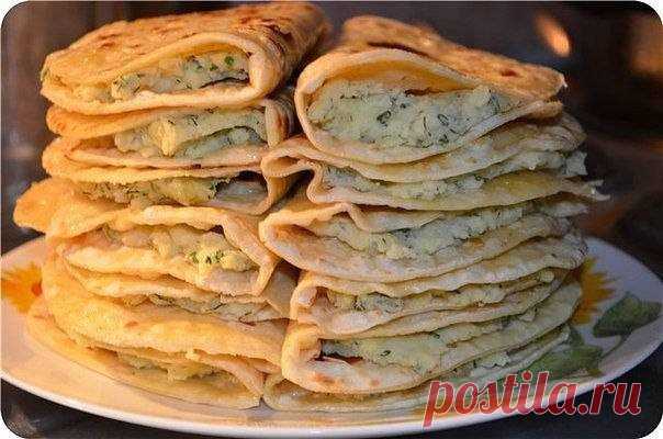 КУЗИКМЯКИ - Вкусные рецепты Кузикмяк — это объедение мука — 700-800 гр. молоко (250 мл- в тесто,100 мл. — в картофельное пюре) — 350 мл. яйцо — 3 шт. кртофель — 800 гр. масло сливочное — 150 гр.  укроп (свежий) соль лук репчатый (крупный) — 1 шт. Мелко режем лук, пассируем его на сливочном масле до золотистого цвета. Режем …