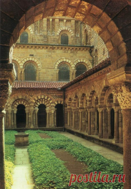 FRANCIA, Haute-Loire, Le Puy-en-Velay, CATEDRALE DE NOTRE DAME, CLOITRE
