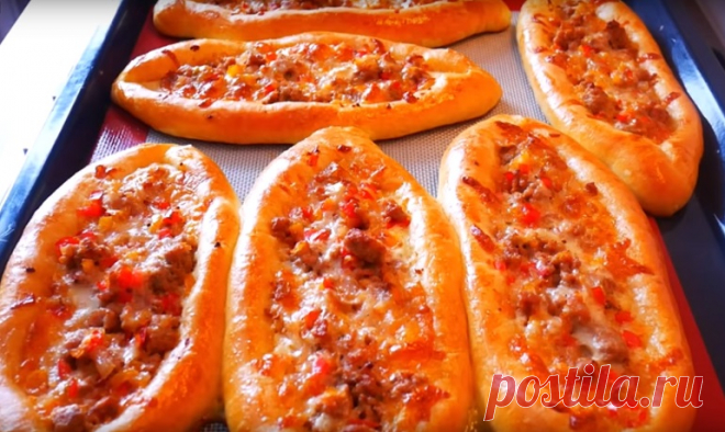 Закусочные булочки-лодочки с мясной начинкой: как пух Закусочные булочки-лодочки с мясной начинкой получаются превосходными: аппетитными, мягкими, сытными и вкусными! Почему бы не порадовать домочадцев такой замечательной домашней выпечкой? Да и друзья от подобного перекуса еще ни разу не отказывались!