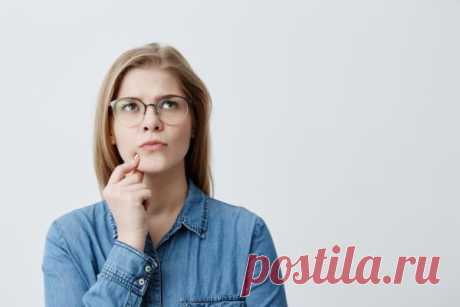 Как сказать на немецком "вертится на языке"?
Разбираемся:
"auf der Zunge liegen"
Пример употребления:
Ich kenne seinen Namen, er liegt mir auf der Zunge.
(Я знаю его имя, оно вертится у меня на языке).
Понравился пост, отметь лайком