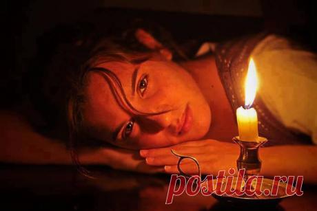 Прикосновение души - хрусталь заветных откровений.Неясный свет твоих сомнений.Затерянный в немой ночи.Прикосновение души - Мир обречения надежды,волшебной,милой ,безмятежной.Пугливый огонек свечи.(волшебная страна книг к.н.)