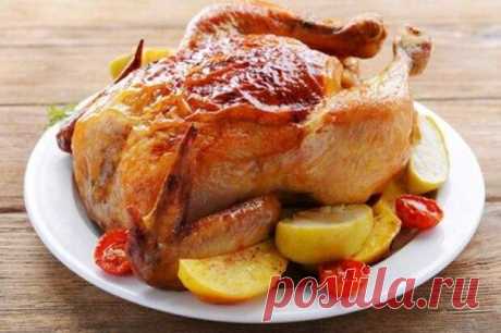 15 отличных рецептов курицы в рукаве в духовке - БУДЕТ ВКУСНО! - медиаплатформа МирТесен Рукав для запекания хорош тем, что в него можно сложить и приготовить буквально все что угодно. Сегодня хотим поделиться лучшими рецептами курицы в рукаве – целиком, по частям, с гарниром или овощами. Выбирай! 1. Целая курица в рукаве В рукаве тоже получается отличная хрустящая корочка. Тебе