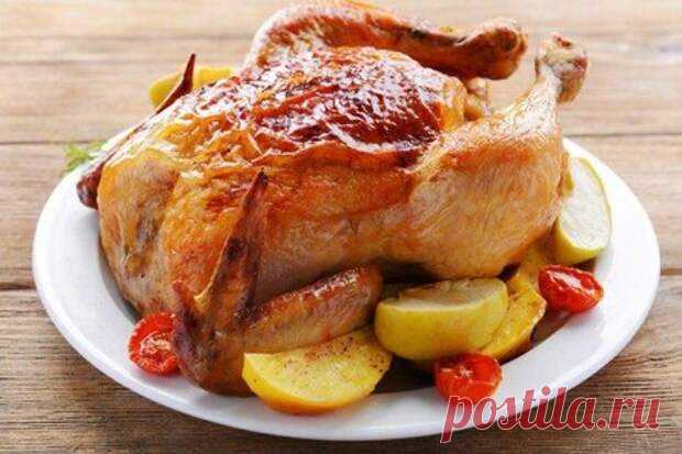15 отличных рецептов курицы в рукаве в духовке - БУДЕТ ВКУСНО! - медиаплатформа МирТесен Рукав для запекания хорош тем, что в него можно сложить и приготовить буквально все что угодно. Сегодня хотим поделиться лучшими рецептами курицы в рукаве – целиком, по частям, с гарниром или овощами. Выбирай! 1. Целая курица в рукаве В рукаве тоже получается отличная хрустящая корочка. Тебе