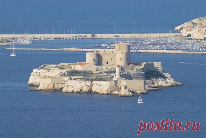 Где находится остров графа Монте-Кристо 
Имя Монте-Кристо у всех в первую очередь ассоциируется с романом А.Дюма «Граф Монте-Кристо». Но мало кто знает про остров Монтекристо