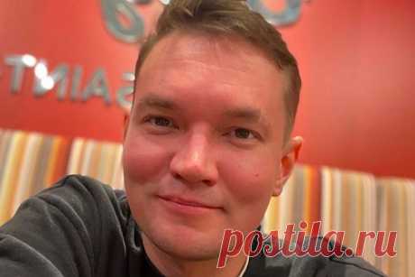 Российский актер опроверг информацию об устроенном дебоше в самолете. Российский актер Сергей Качинский опроверг информацию об устроенном им дебоше в самолете, летевшем рейсом из турецкой Анталии в Санкт-Петербург. Артист подтвердил, что находился на борту, однако заявил, что не устраивал скандалов. Он подчеркнул, что не хамил и не грубил, находился в самолете в маске.