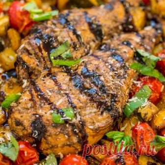 Sheet Pan Italian Chicken and Vegetables - Averie Cooks I’m all about easy dinners and this one is a winner-winner-chicken-dinner. This sheet pan recipe is ready in about 30 minutes and cleanup is as easy as tossing a piece of foil. Amen to less dishes. The chicken and vegetables marinate in a mixture of olive oil, balsamic vinegar, Italian seasoning, and dried onion. The …