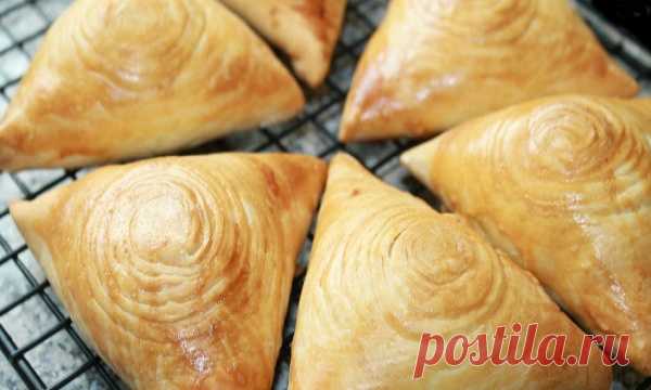 Узбекская самса с мясом на праздники и в будни 


Самая вкусная выпечка!









Самсу в Узбекистане пекут всегда и везде, дома и на улице, на праздники и в будни, с самыми разными начинками (зависит от сезона): мясо, тыква, картошка, зелень — и …