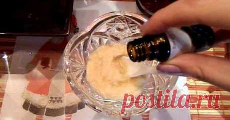 Маска для омоложения лица 
Эффект от этой маски для лица можно сказать моментальный. Она оказывает потрясающий тонизирующий и лифтинг-эффект . Ее называют «Минус 10 лет». Применяй эту маску разово — в качестве экспресс-ухода. 
Можно провести курс, если кожа в очень плачевном состоянии. Сделай 10 масок, повторяя их не чаще, чем через каждые 5-6 дней. 
ИНГРЕДИЕНТЫ 
половина банана без коричневых пятен 
1 ч. л. молотого имбиря или сока свежего 
2 ч. л. косметического оливкового масла (можно любо