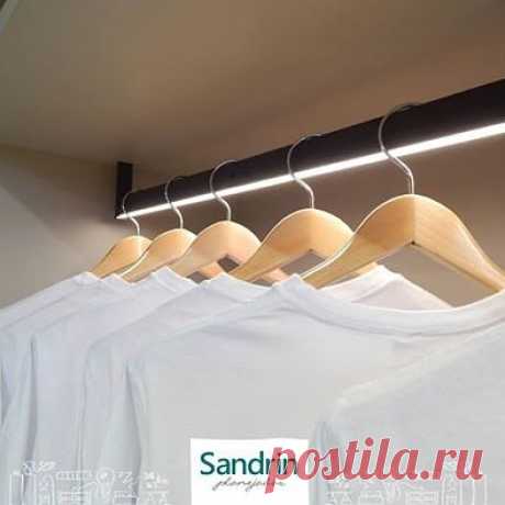 Публикация SANDRIN ACRE в Instagram • Мар 24 2016 в 10:37 UTC 10 отметок «Нравится», 1 комментариев — SANDRIN ACRE (@sandrinacre) в Instagram: «Cabideiros com revestimento em corino e iluminação em LED com sensor.  Requinte e Praticidade em um…»