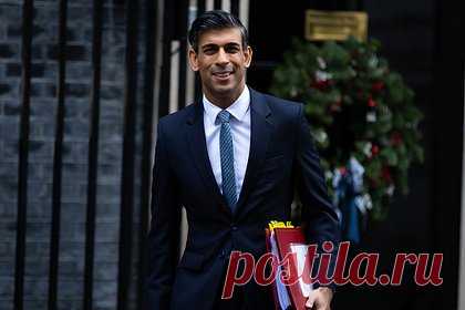 Сунак лично оплатил роскошный ремонт в резиденции. Премьер-министр Великобритании Риши Сунак вместе со своей супругой обустроили квартиру над его официальной резиденцией на Даунинг-стрит. Семья премьера сама оплатила ремонт, утверждают источники. Супруга лидера британских консерваторов заказала изысканные ткани, а карниз здания был позолочен вручную.