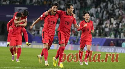 Южная Корея по пенальти обыграла Саудовскую Аравию и прошла в 1/4 финала Кубка Азии. Сборная Южной Кореи одержала победу над командой Саудовской Аравии в матче 1/8 финала Кубка Азии по футболу 2023 года. Читать далее