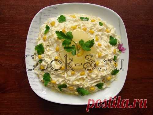 Салат с ананасом и курицей  Салат с ананасом и курицей 




Ананасы, кукуруза и курица - довольно необычное сочетание. В самом деле, сладкие ананасы с куриным мясом - это смело! Но вопреки сомнениям, салат с ананасом и курицей …