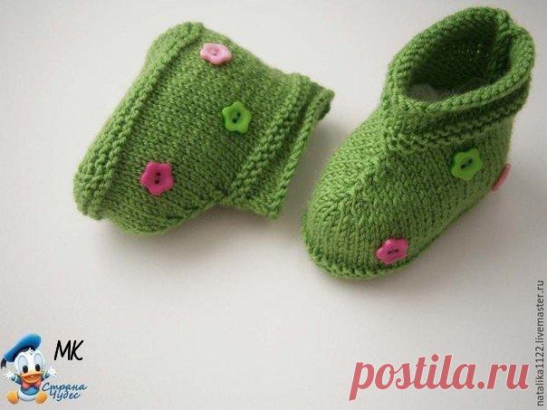 Вяжем спицами пинетки 