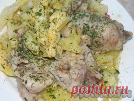 Курица с картошкой в мультиварке - рецепт с фото И снова курочка, только теперь с картошкой, приготовленная в мультиварке...