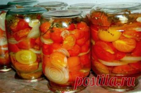 Помидоры, от которых вся моя семья без ума! Вкуснятина нереальная! Обязательно попробуйте. Это рецепт помидоров, закатанных очень интересным способом - половинками или четвертинками помидоров, с луком и чесноком, укропом. Я опробовала его буквально вчера и рецепт получил высшую оценку и похвалу мужа и моей дружной семьи. Итак, могу теперь поделиться с вами — будьте уверенны, этот рецепт достоин внимания! Сделайте от других посолов точно откажитесь. спелые тугие томаты укро...