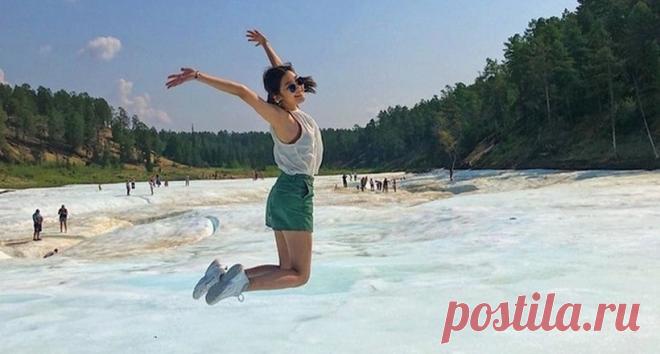 ​Снег даже в +35°С: пляж Булуус, где лед не тает уже тысячи лет Кажется, пляжами уже никого не удивишь: будь то белоснежный песок или крупная галька, из которой можно строить башни. Однако на нашей планете есть одно