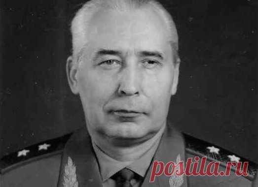 Какого члена ГКЧП наказали сильнее всего История августовского путча 1991 года до сих пор вызывает немало вопросов. Многие обратили внимание на то, что участники ГКЧП за попытку государственного переворота отделались, в сущности, «лёгким испугом». Сильнее других пострадал лишь генерал-лейтенант КГБ Юрий Плеханов, сыгравший ключевую роль в «форосском сидении» Михаила Горбачёва.
