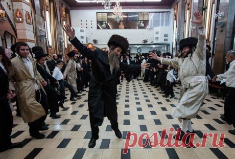 Израиль стал первой страной мира, где от коронавируса привилось больше половины жителей | В мире