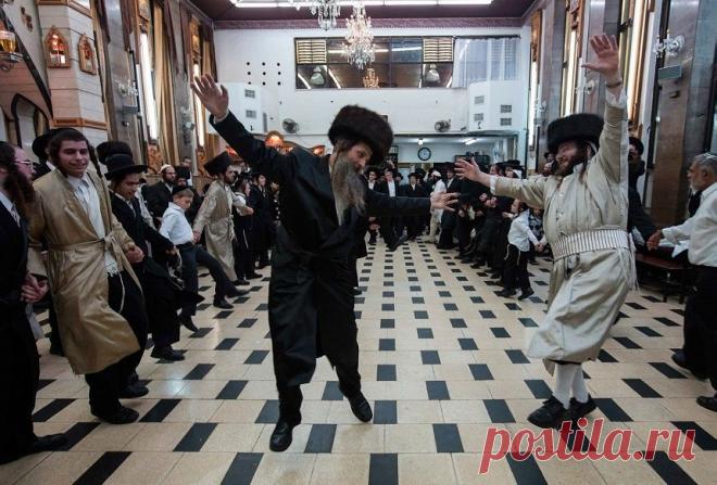 Израиль стал первой страной мира, где от коронавируса привилось больше половины жителей | В мире